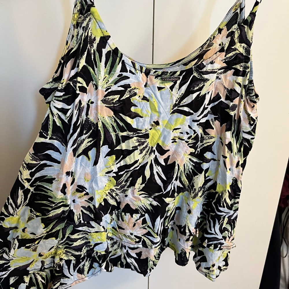 🟢VOLCOM That’s my type cami.🟢